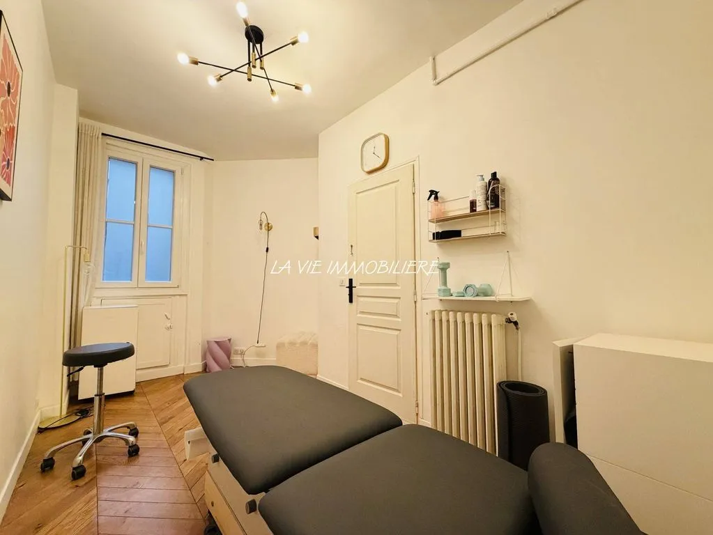 Office - Luxury Apartment with Intercom in Marais, Paris