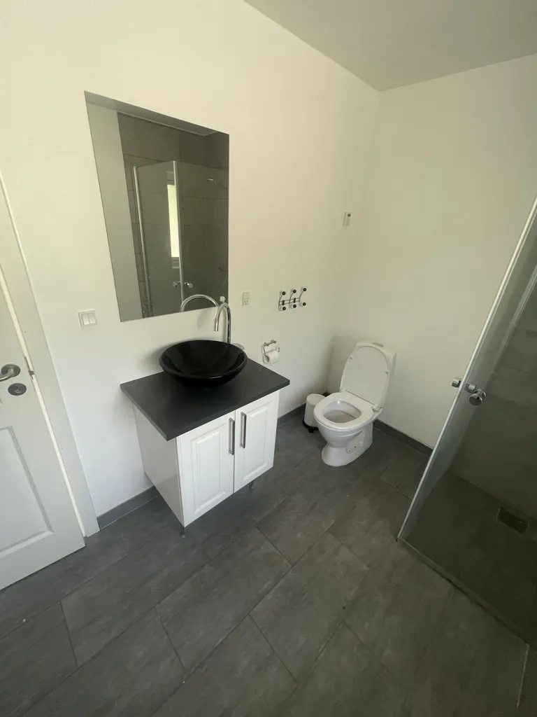 Vannitoad - Furnished 2-Bedroom Apartment in Hasselager