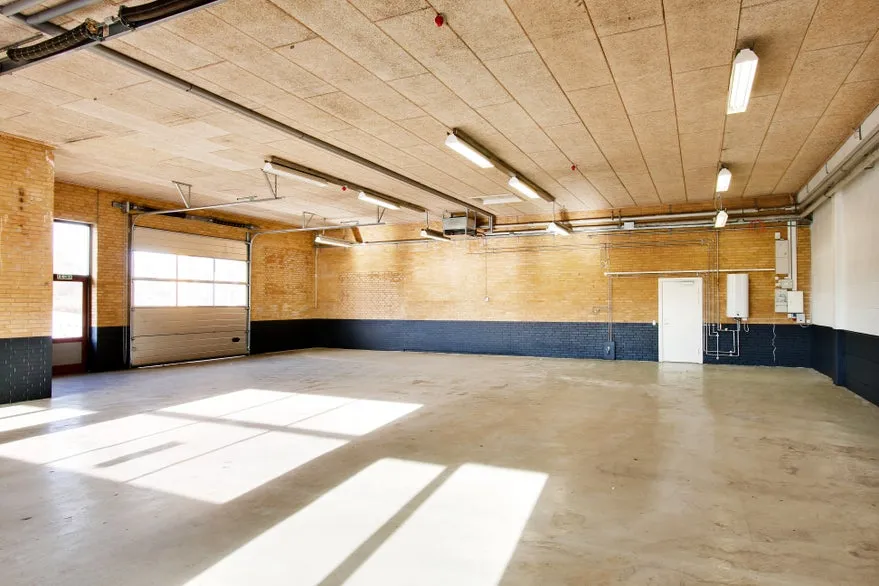 Garage - Warehouse with Office in Aalborg