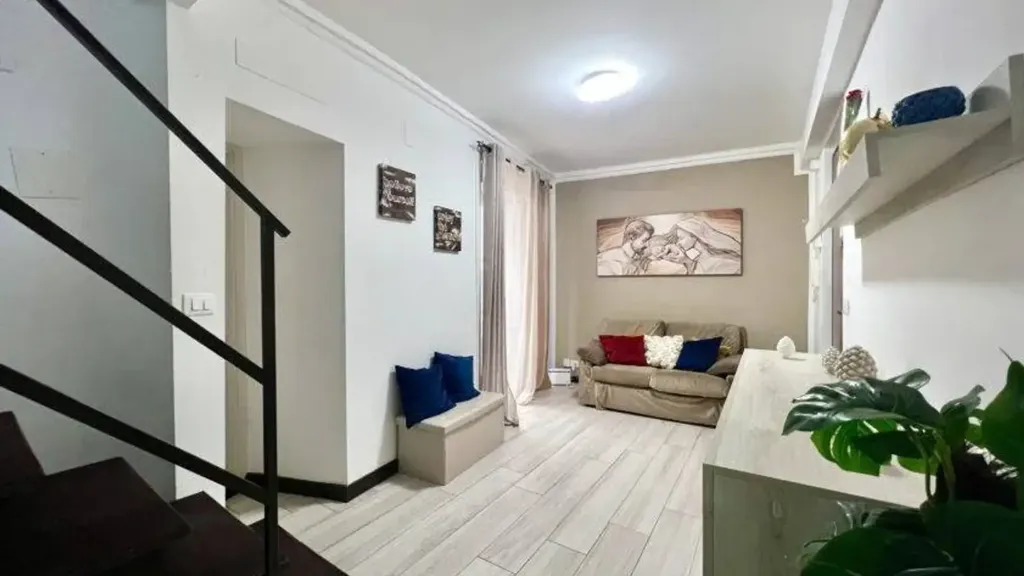 Entrée - Rustic Trilocale with Terrace in Palermo
