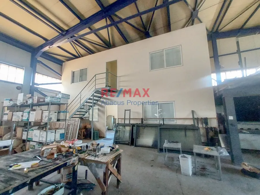 Rooms - Industrial Space with Workshop in Mandra