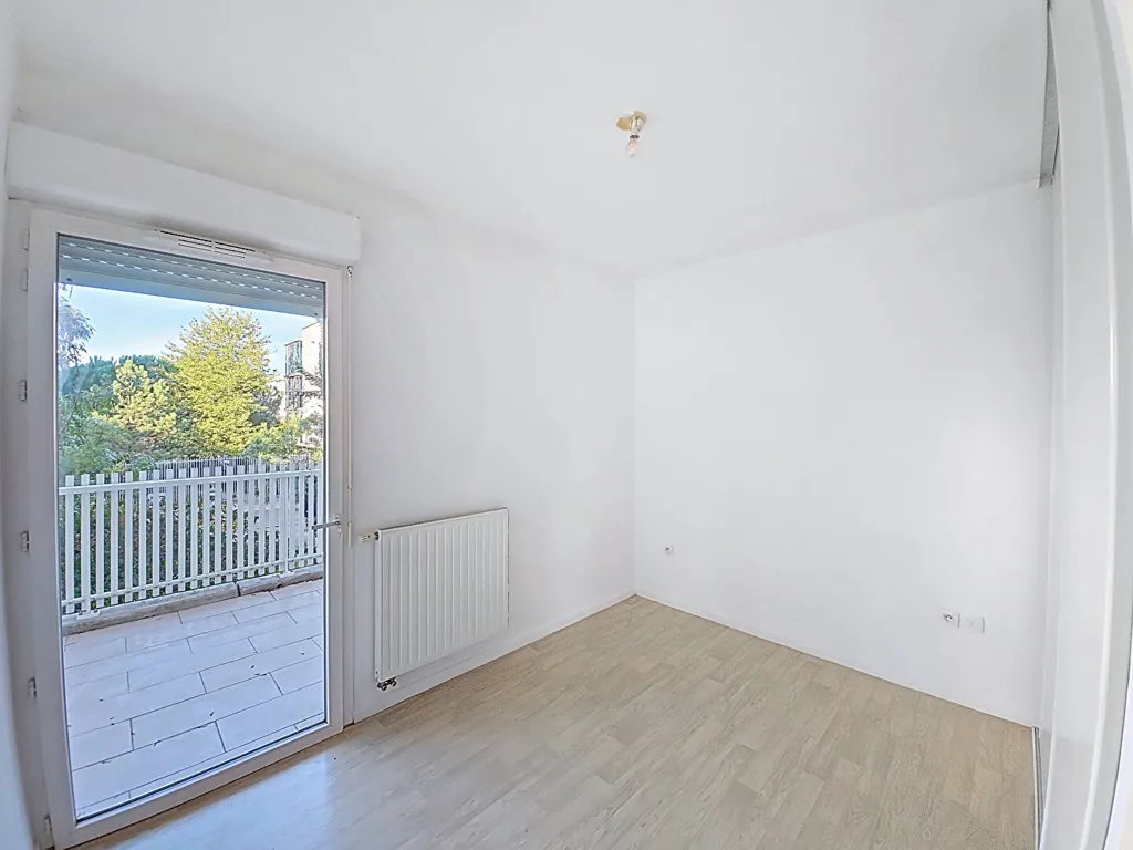 Pièces - Appartement Moderne avec Balcon à Lormont