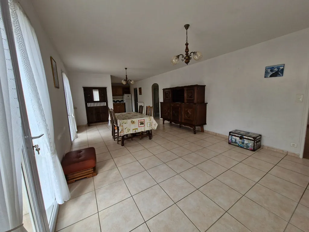 Söögituba - Bright Bungalow with Garden in Les Achards