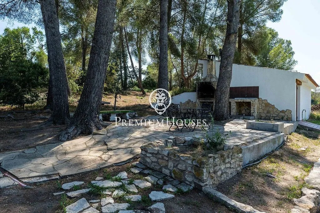 Välivaade - Luxury Farmhouse with Pool near Catllar