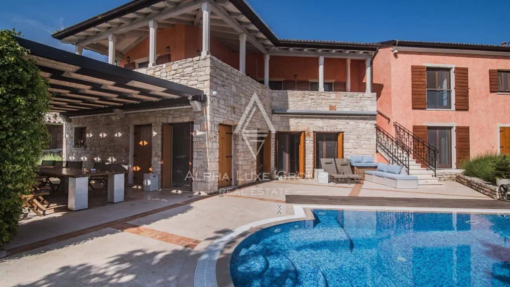 Piscine - Modern Villa with Expansive Garden in Rovinj