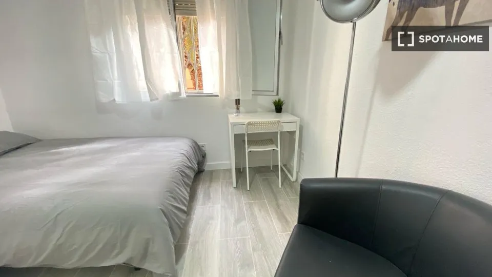 Chambres - Shared Room in 4-Bedroom Flat, Los Angeles, Madrid