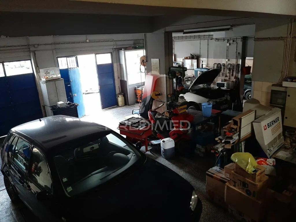 Garage - Mechanic Workshop with Established Clientele in Seixal