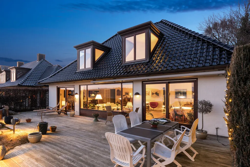 Terrasse - Villa with Private Beach and Lake in Snoghøj