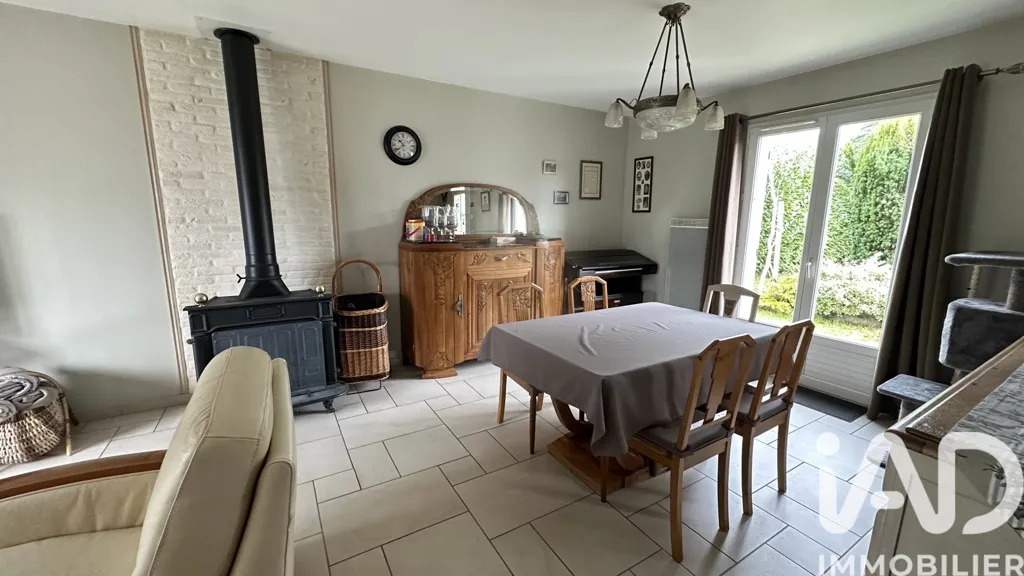 Salle à manger - Maison traditionnelle avec parc à Bourron-Marlotte