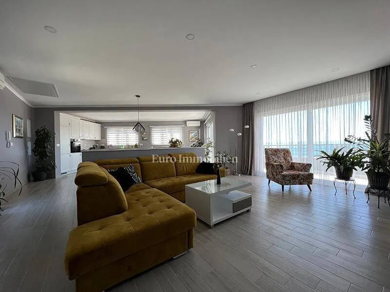 Elutuba - Modern Villa with Sea Views in Baška Voda