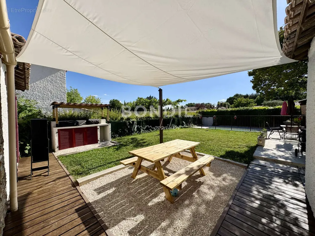 Terrasse - Villa Rénovée avec Piscine à Puyricard