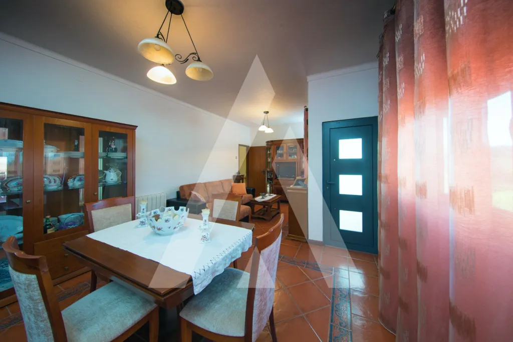 Söögituba - House with Commercial Space in Figueiró do Campo