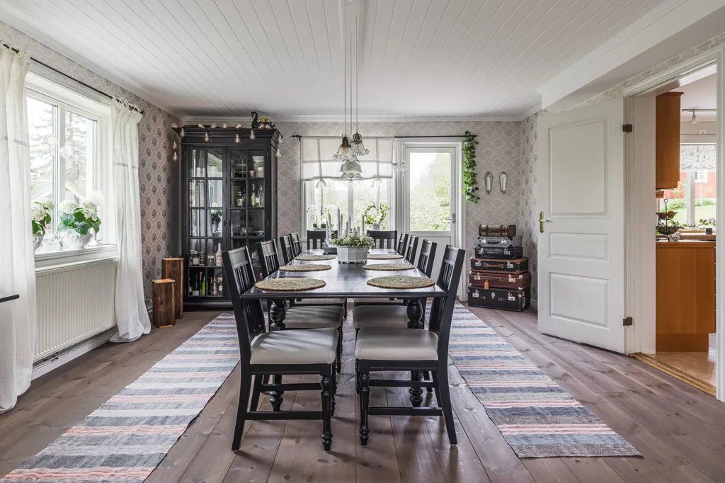 Salle à manger - Historic Villa with Forest View in Västloning