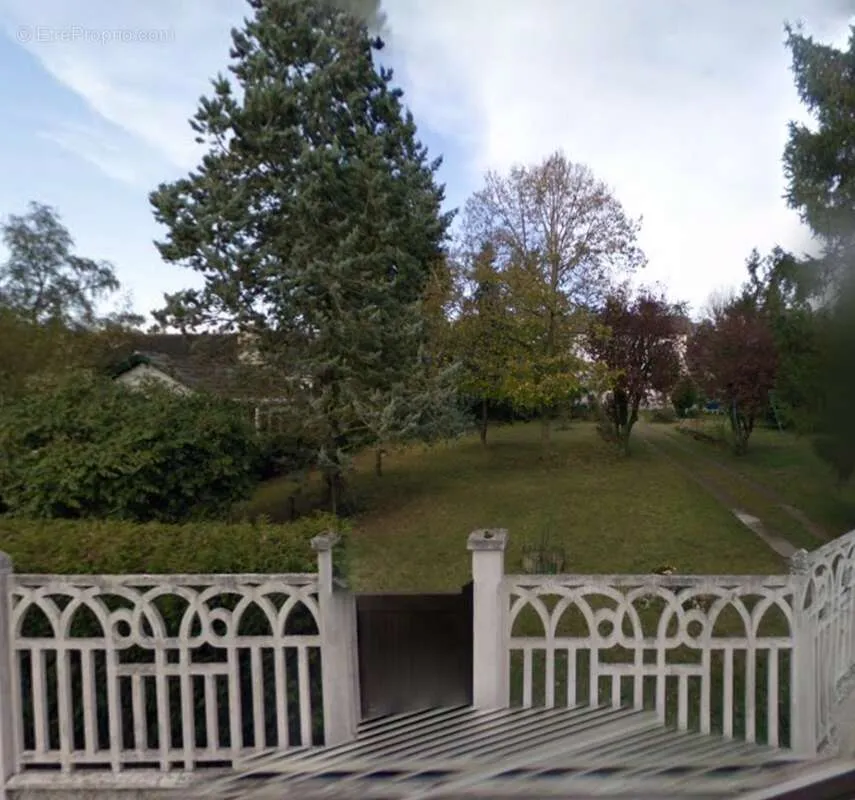 Välivaade - Buildable Plot with Garden in Le Coudray-Montceaux
