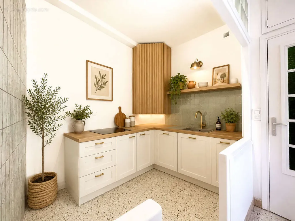 Kitchen - Apartment with Ascender in Vieux-Nice