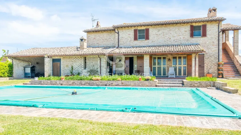 Bassein - Villa with Pool in Monte Pennino
