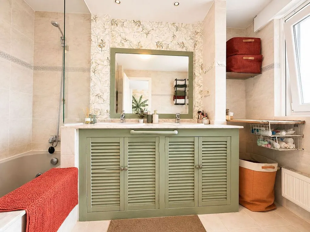 Bathrooms - Chalet with Terrace in Oleiros
