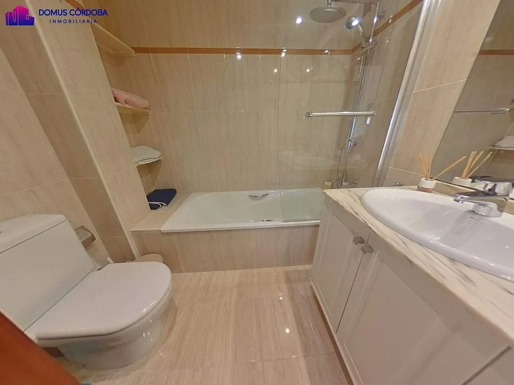 Salles de bain - Modern Flat with Garage in Ciudad Jardín
