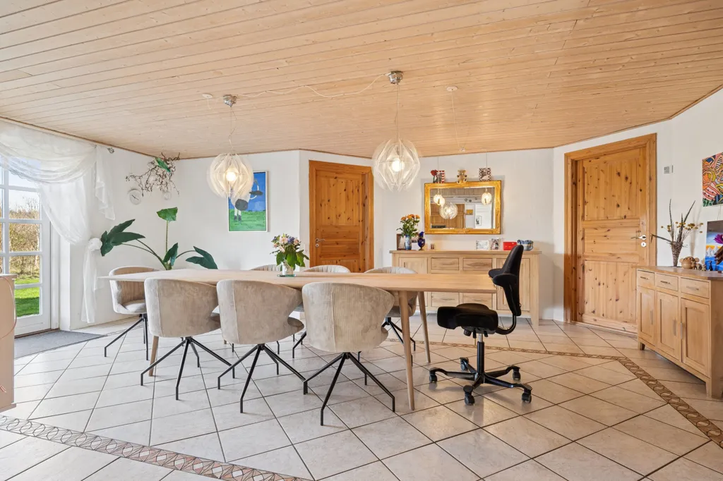 Comedor - House with Business Potential and Large Garden by Alling Å