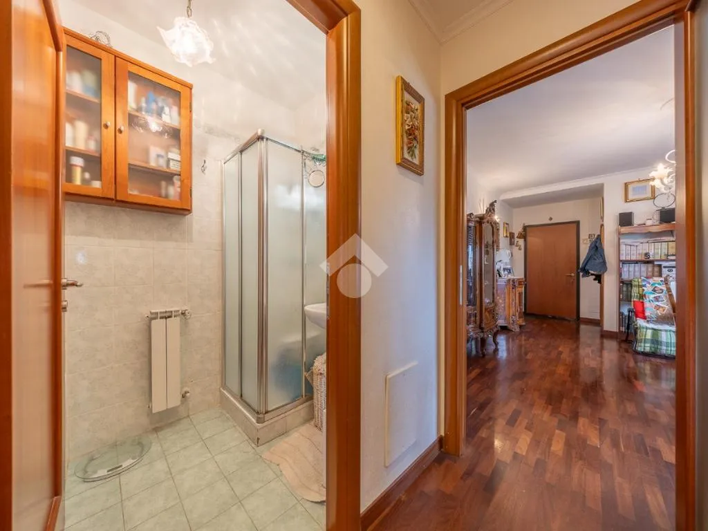 Esik - 3-Bedroom Apartment with Balcony in Settecamini