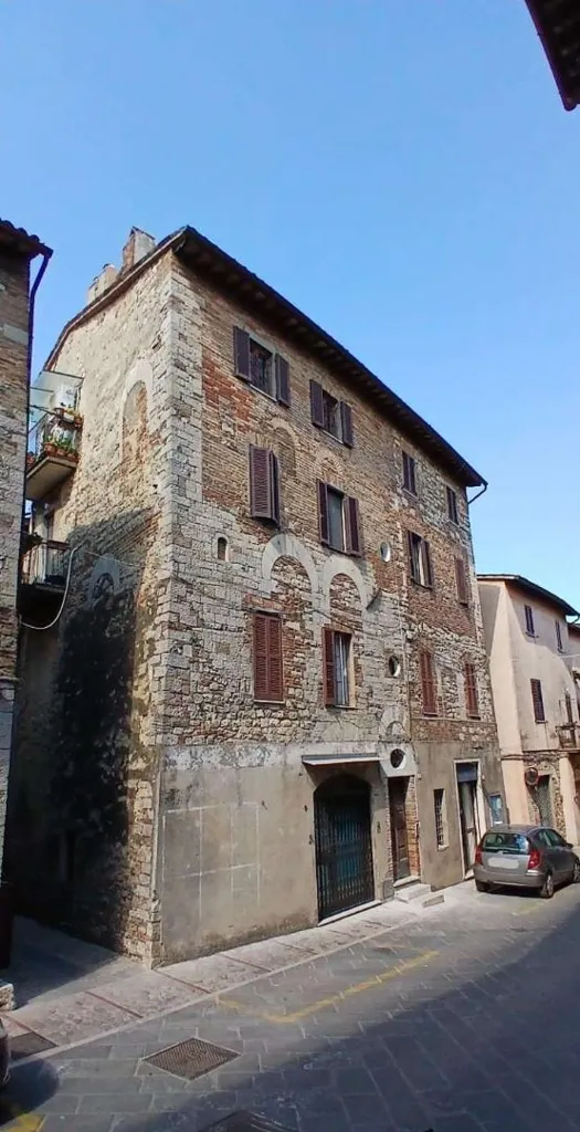 Rustic Trilocale with Balcony in Todi