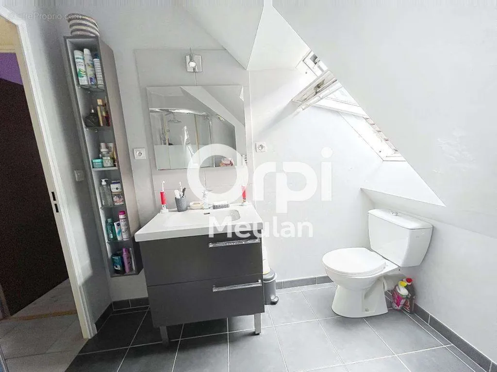 Salles de bain - Duplex Lumineux avec Balcon à Meulan-en-Yvelines