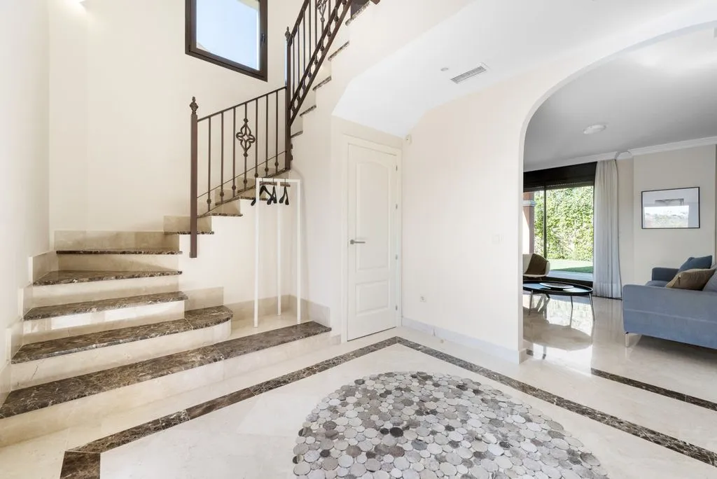 Entrée - Semi-Detached Villa with Golf Views in Estepona