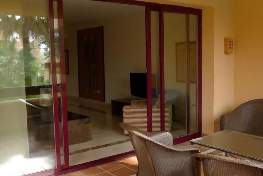 Terrasse - Beachside Flat with Pool in Marbella