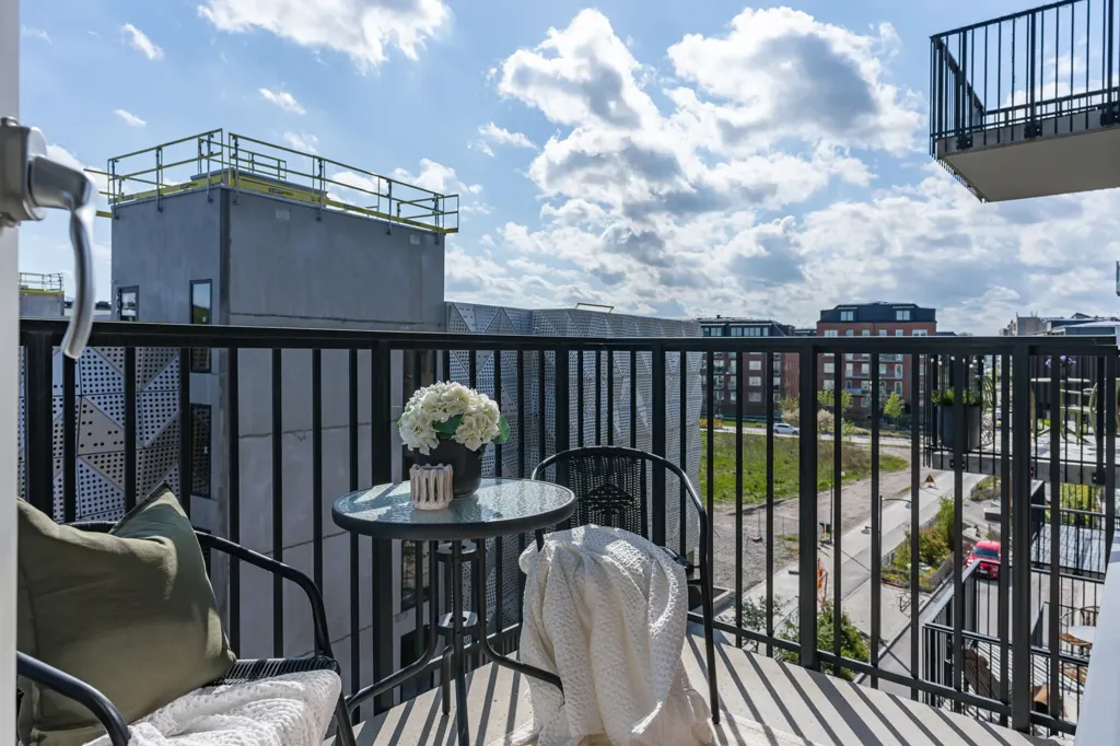 Balcon - Modern Flat with Balcony in Södra Ladugårdsängen