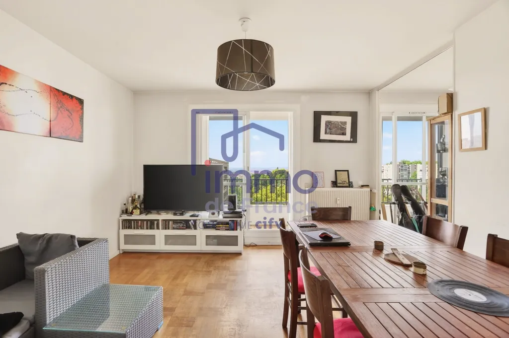 Soggiorno - Flat with Balcony in Caluire, Montessuy