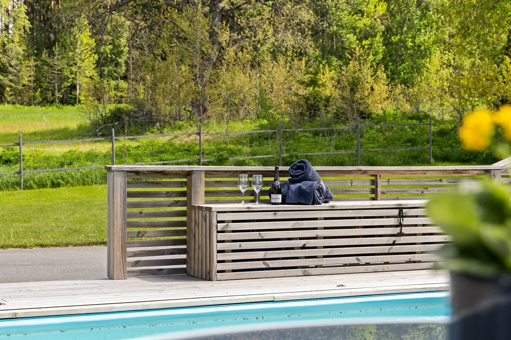 Piscina - Contemporary Villa with Pool in Läggesta