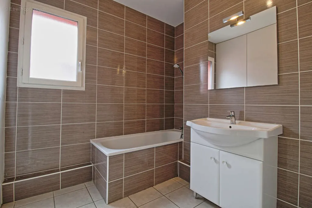 Salles de bain - Appartement 'Comme une Maison' avec Vue Dégagée à Bayonne