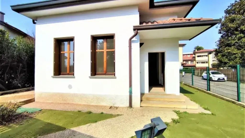Välivaade - Solar-Powered Villa in Carugo