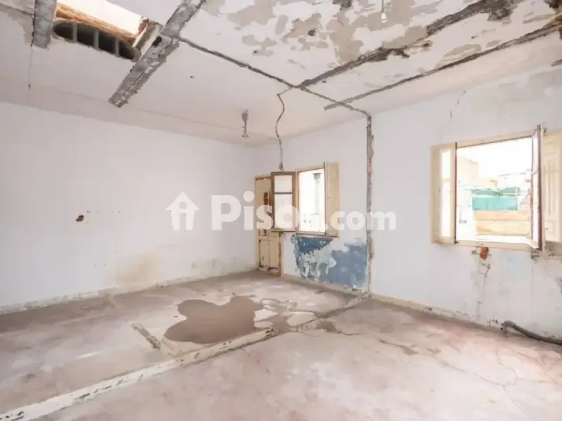 Stanze - Chalet with Urban Potential in Gavà