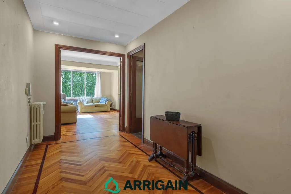 Esik - 5-Bedroom Flat with River Views in San Sebastián