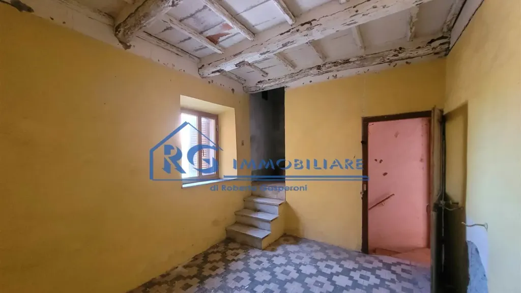 Pièces - Terraced House for Renovation in Lubriano