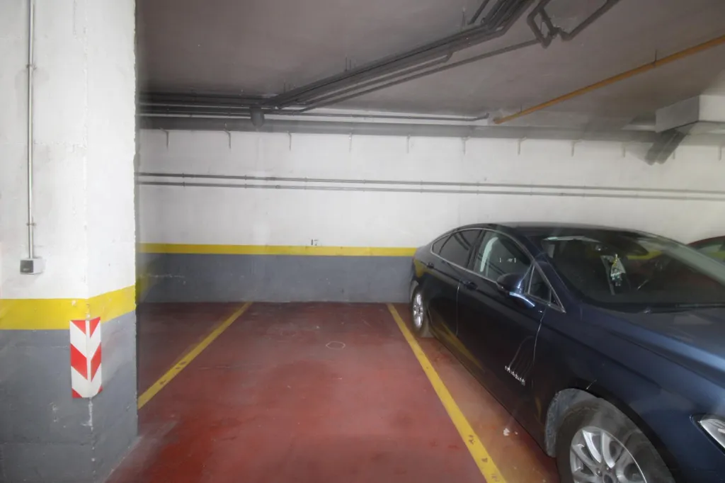 Garage - Student-Friendly Flat with Tranvía Access in Espinardo