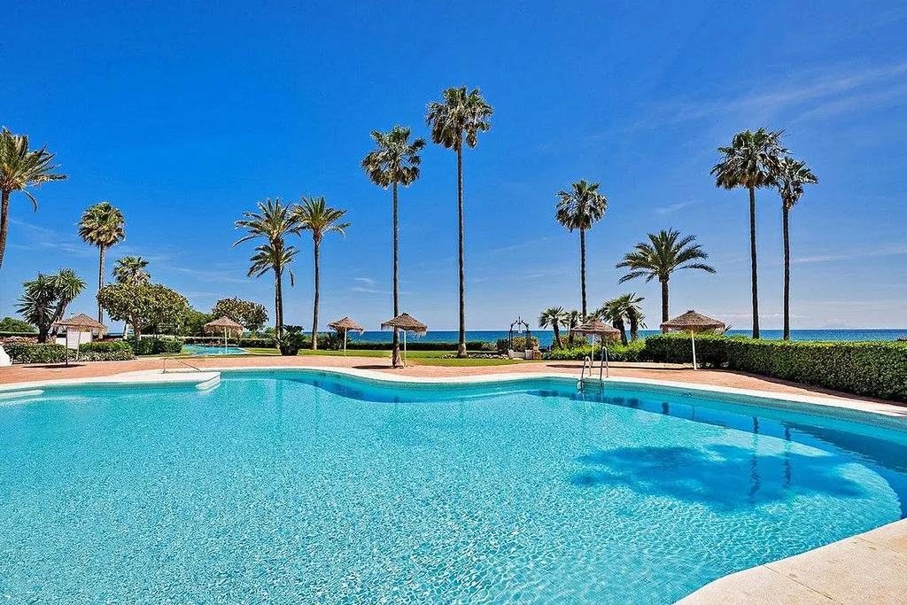 Bassein - Penthouse with Pool in Estepona