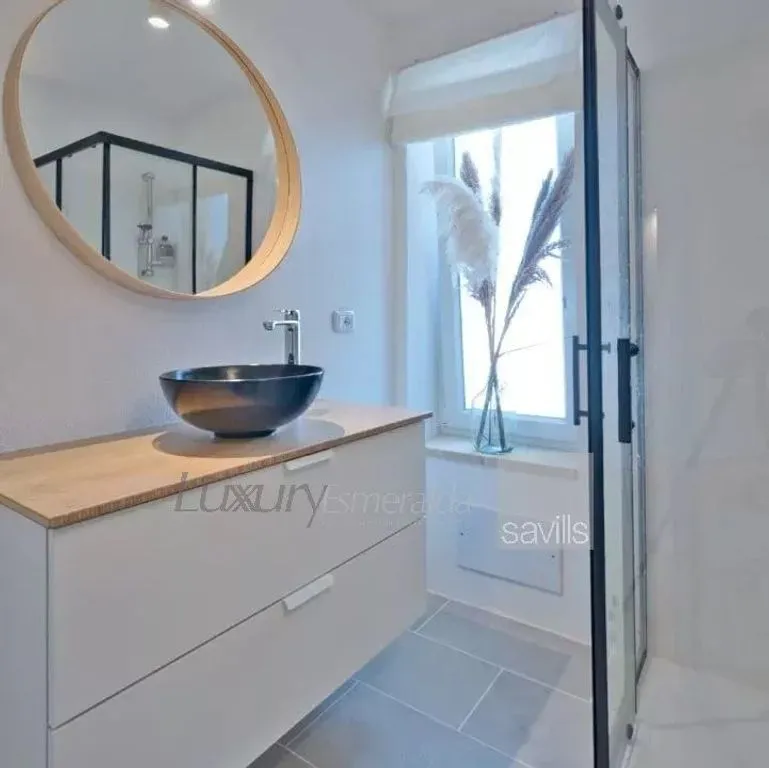 Bathrooms - Luxury Villa with Sea View in San Teodoro