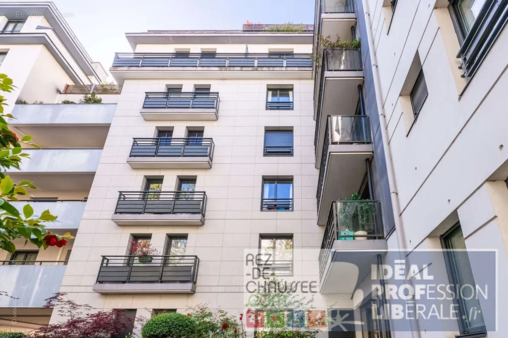 Välivaade - Office Space with Terrace in Paris 2