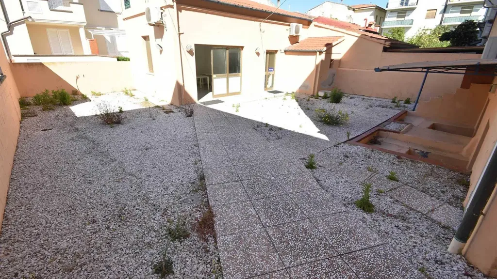 Jardin - Apartment with Private Courtyard in Rosignano Solvay