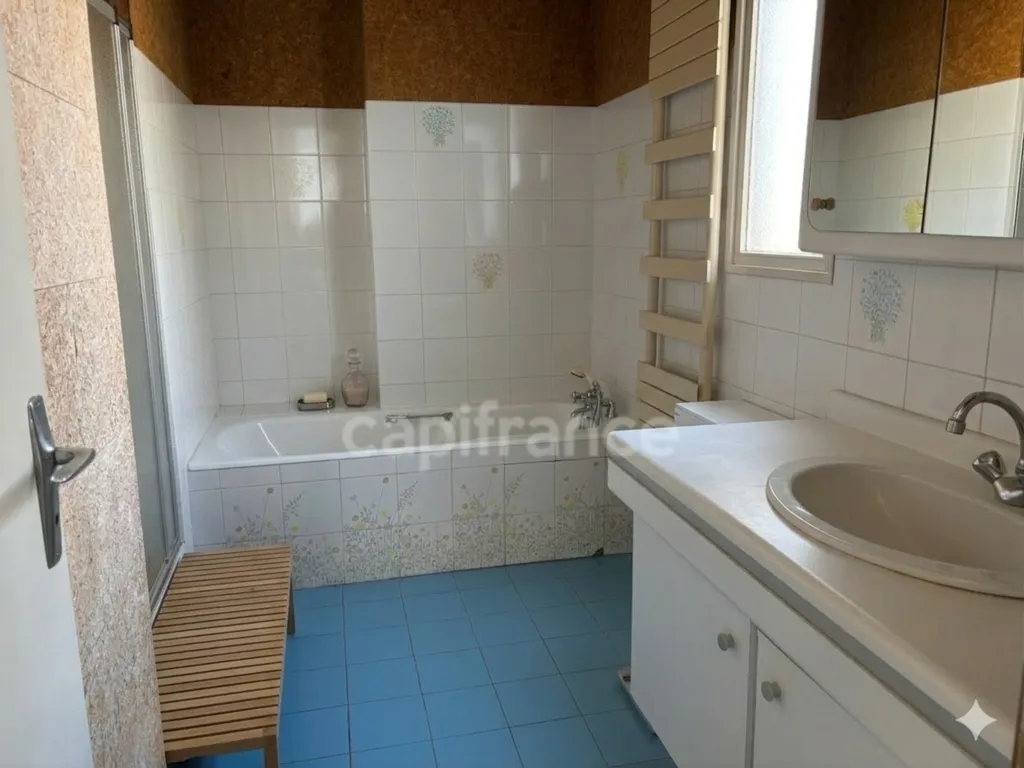 Salles de bain - Maison de 8 Pièces avec Terrasse à Val Fleury