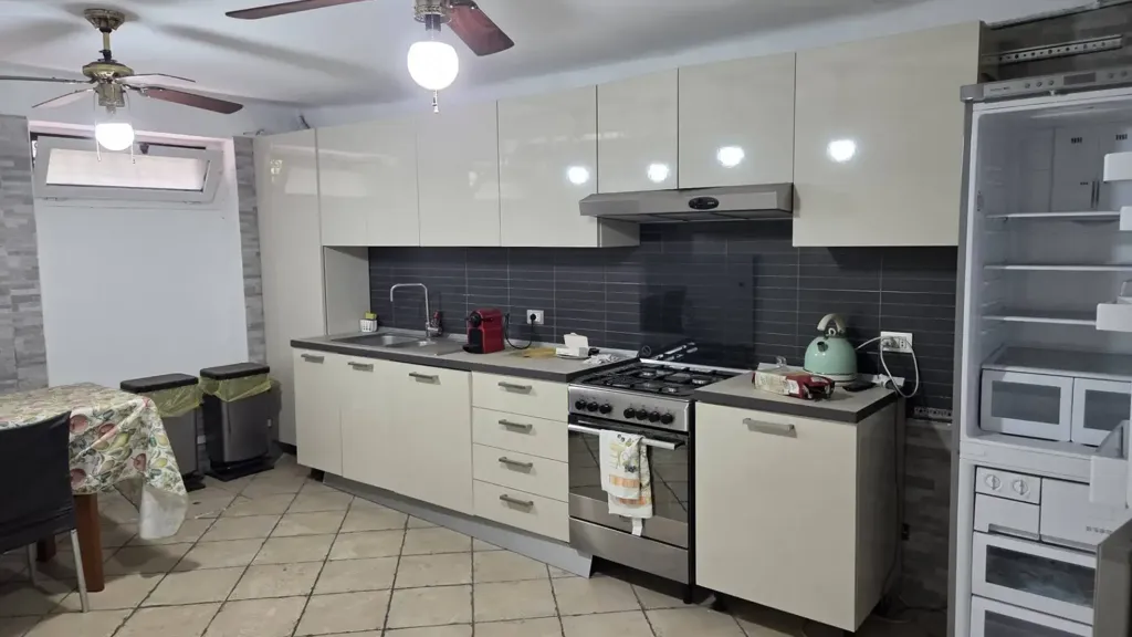 Cuisine - Historic Building Apartment with Private Parking in Milan