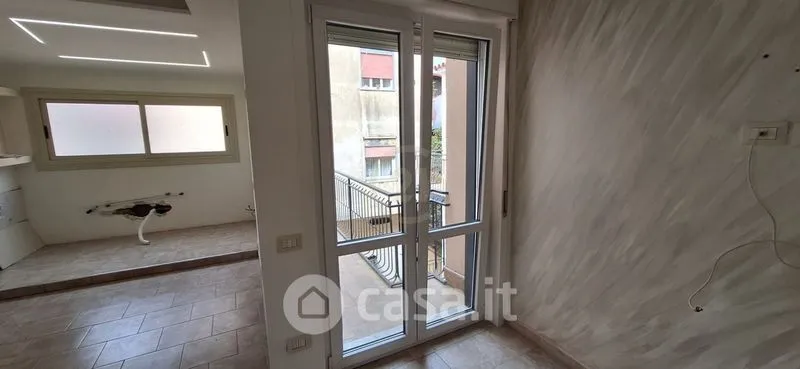 Esik - Three-Bedroom Apartment with Terrace in Catania