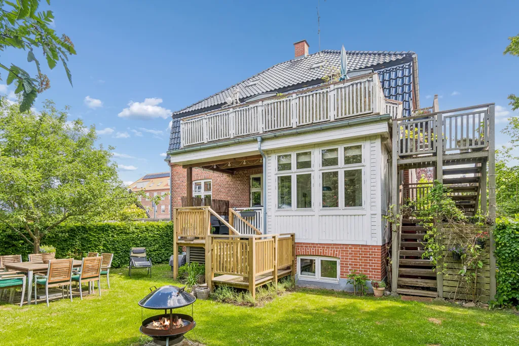Jardin - Villa Apartment with Terrace in Hellerup