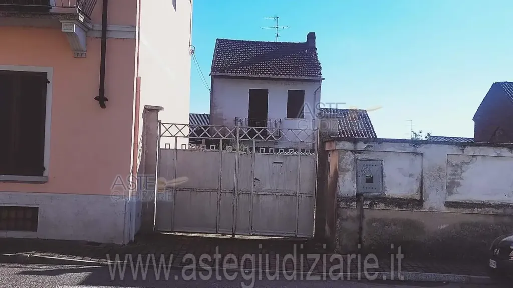 Exterior - Family Home with Balcony in Palestro