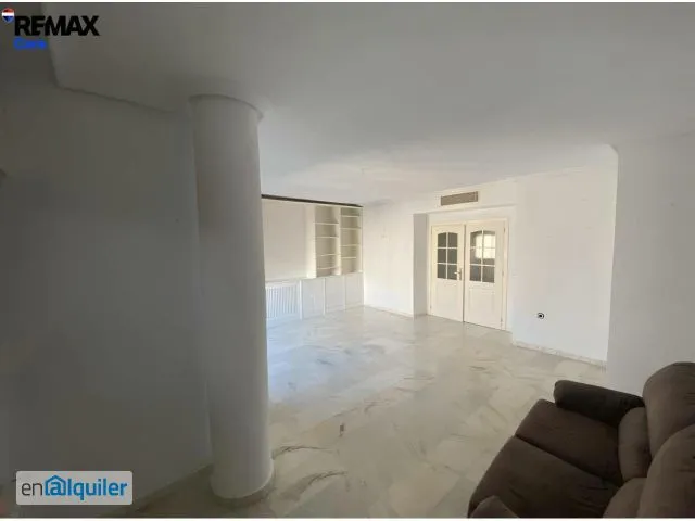 Elutuba - Spacious Flat with Balcony in Cáceres Old Town