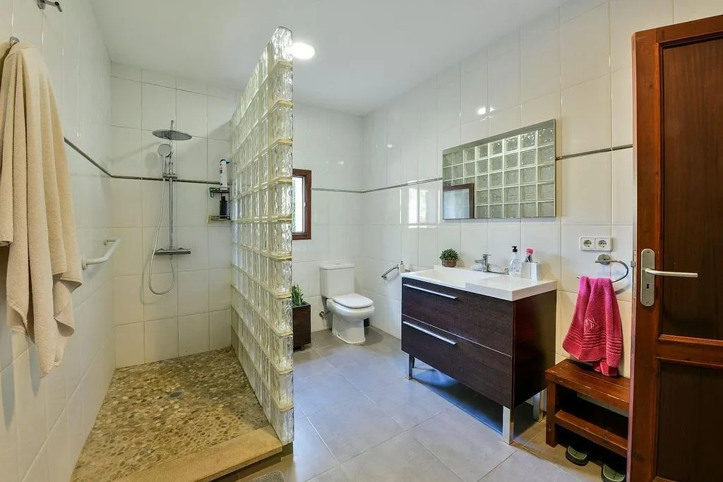 Bagni - Rustic Finca with Mountain Views in Inca