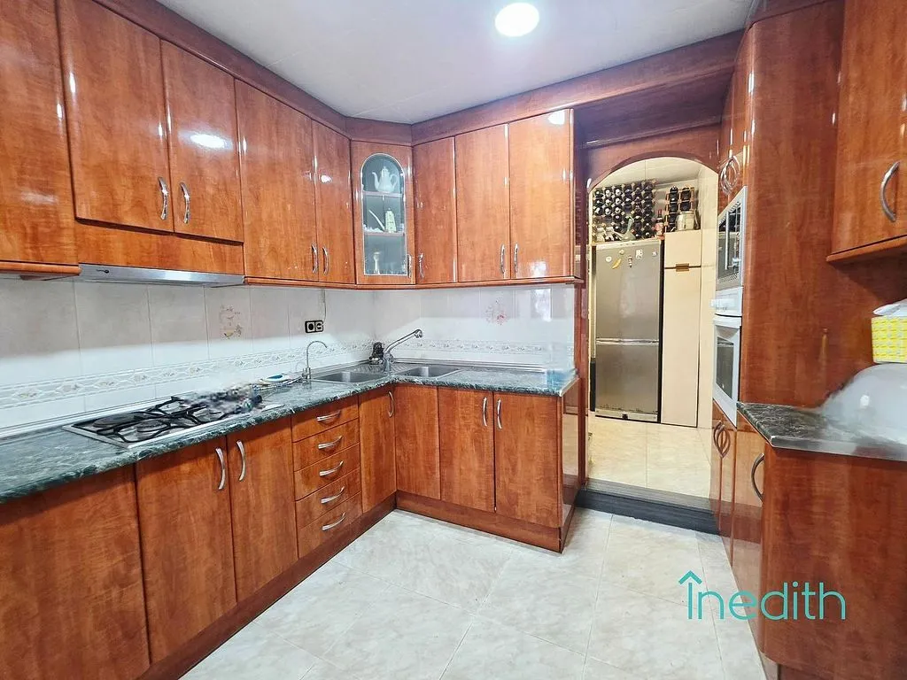 Cuisine - Rustic House with Farmyard in Gavà