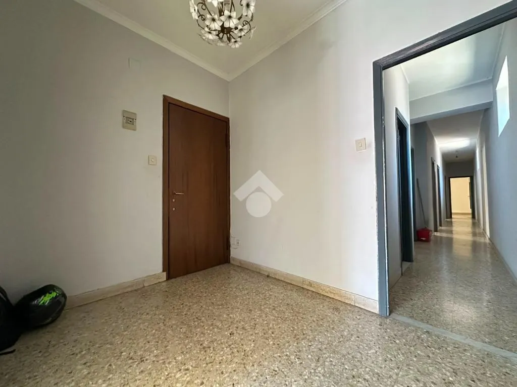 Esik - Bright Apartment with Balconies in Catania